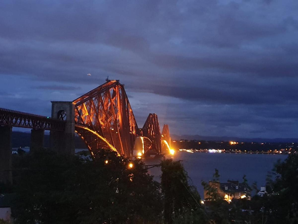 Вилла Three Bridges Waterfront Норт-Квинсферри Экстерьер фото