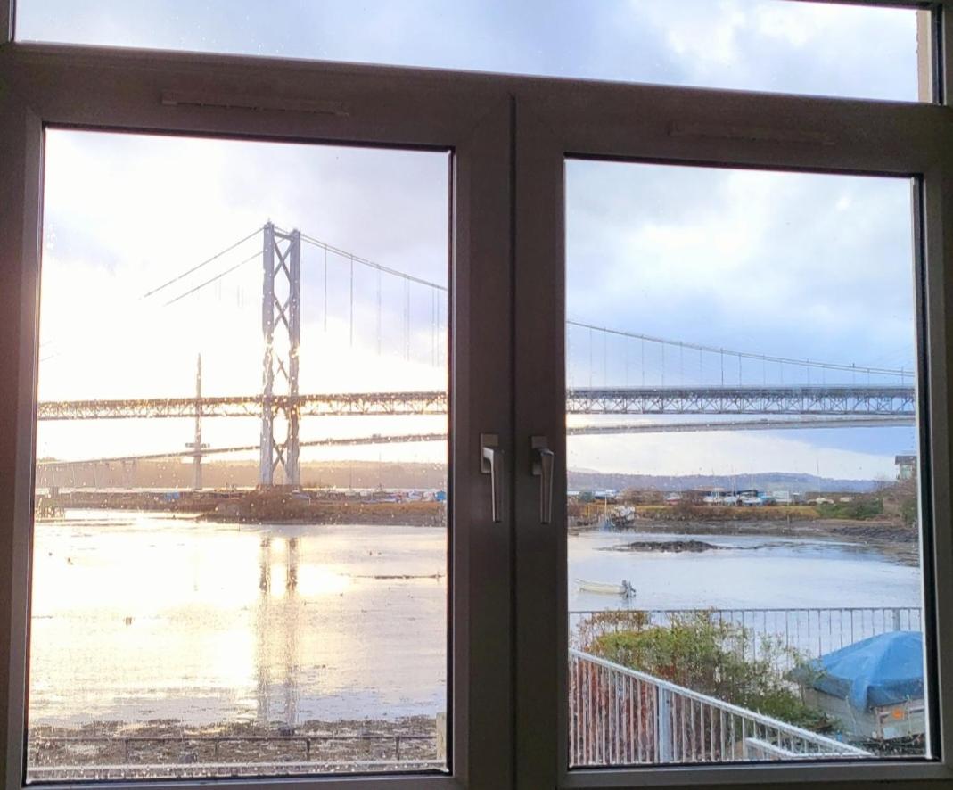 Вилла Three Bridges Waterfront Норт-Квинсферри Экстерьер фото