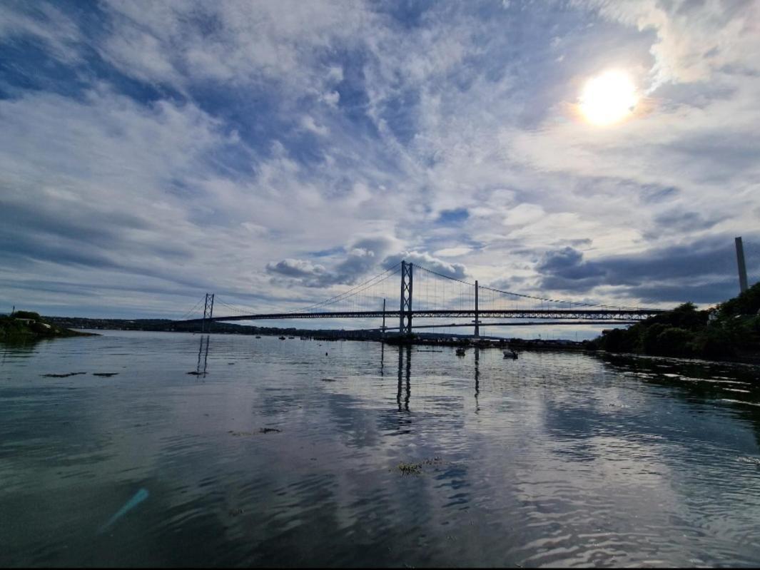 Вилла Three Bridges Waterfront Норт-Квинсферри Экстерьер фото